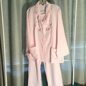 Women’s 2/ piece pajamas 100% polyester NWOT